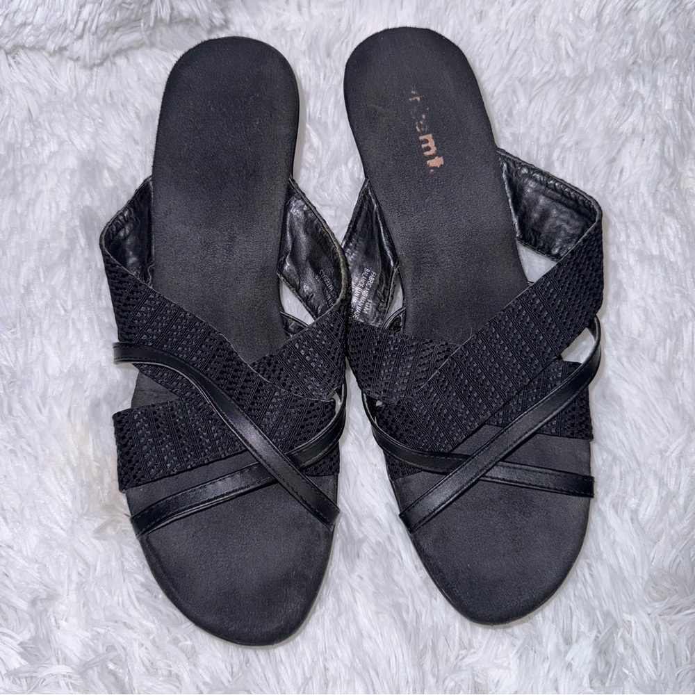 ✨white mountain black wedge sandals✨